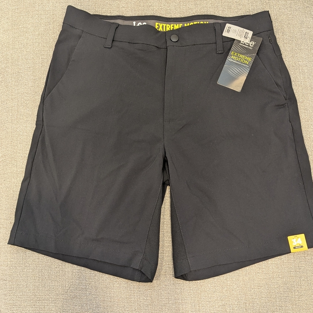 Lee Men Extreme Motion Regular Fit Stretch  Flat Front Black Shorts size 34